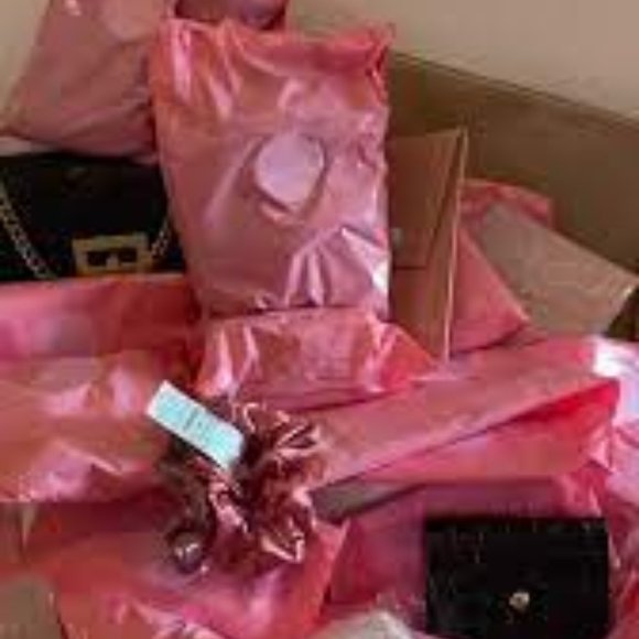 💗TICKLED PINK CHRISTMAS GIFT FOR Mom, Daughter, Friends💗 - Picture 6 of 11